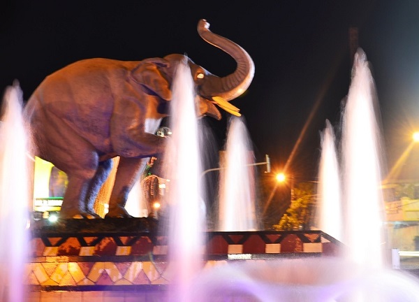 10 Gambar  Tugu Adipura Gajah Bandar Lampung Dibongkar 